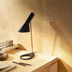 AJ Mini bordlampe, brass/black, Louis Poulsen