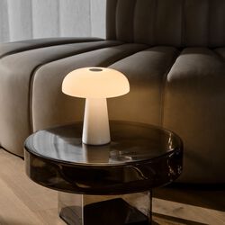 Glossy Mini Portable bordlampe, hvid, Design For The People