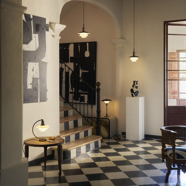 PH 2/2 Luna bordlampe, aged brass/opal glass, Louis Poulsen