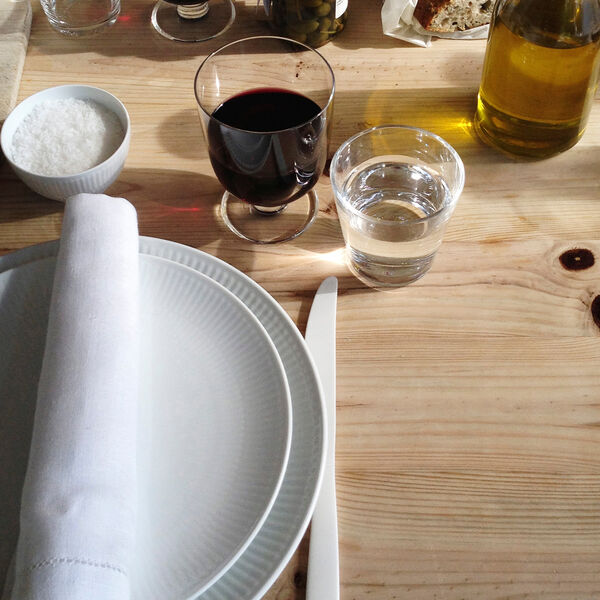 Hvid Riflet Coupe tallerken &Oslash; 23 cm, Royal Copenhagen