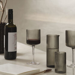 Ripple R&oslash;dvinsglas 2 stk., smoked grey, Ferm Living