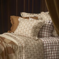 Checked Pin Point Bed Set | White/Fudge | Senget&oslash;j, Lexington