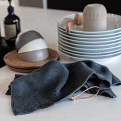 Strikket Håndklæde, dark grey, By LOHN