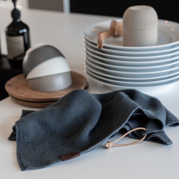 Strikket Håndklæde, dark grey, By LOHN
