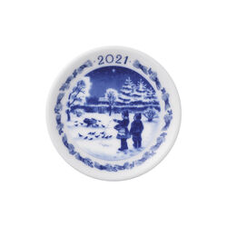 Royal Copenhagen juleplakette 2021, fuglene fodres, Royal Copenhagen