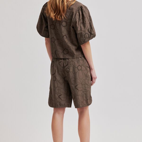 Avrille Blouse, canteen, Second Female