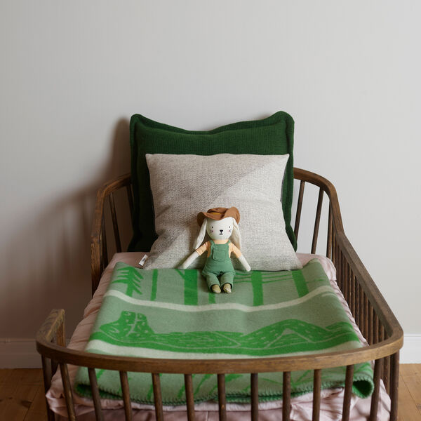 KROKODILLE Half Size Throw, green/natural KROKODILLE Half Size Throw, green/natural, Røros Tweed