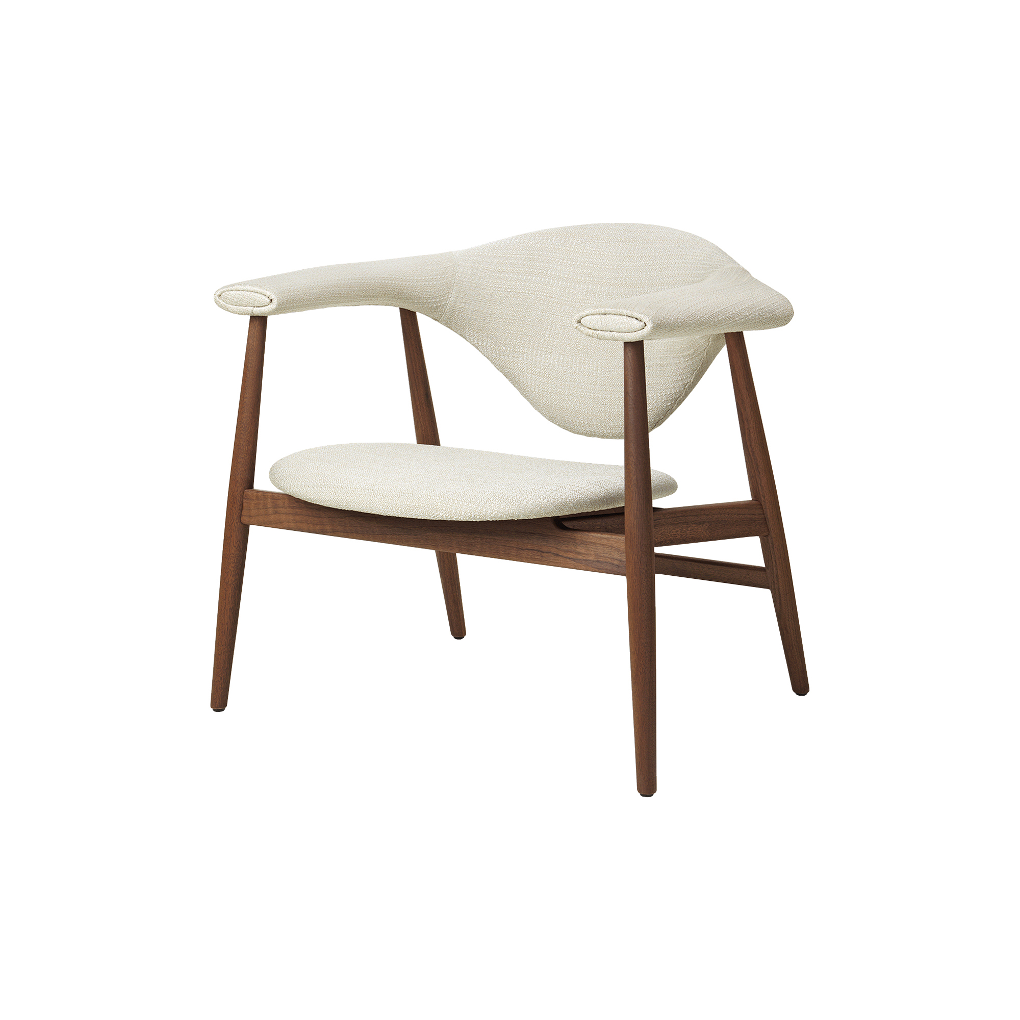 GUBI - Masculo Lounge Chair, Eero Special 106/oiled american walnut - H: 70 x B: 81 x D: 64 cm.