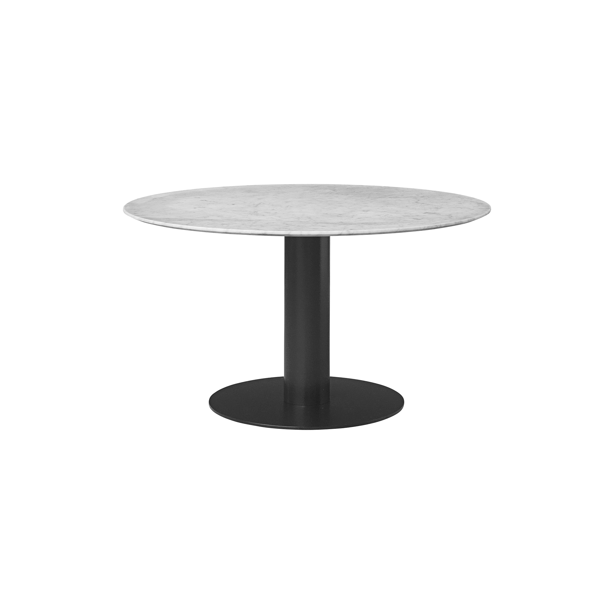 GUBI - GUBI 2.0 Round Dining Table, white carrara marble/black - Ø130 cm